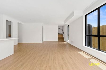 Brand New Charming Family Home in Notting Hill - Photo 3