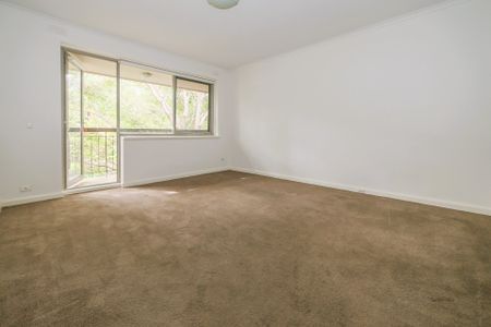 Spacious 2-bedroom apartment in prime location - Photo 4