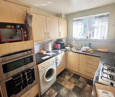 Abingdon Close, Woking, Surrey, GU21 - Photo 1