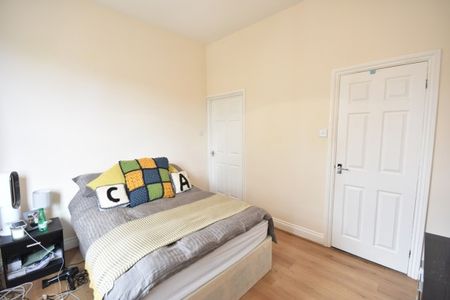 3 Bed - Simonside Terrace, Heaton - Photo 3