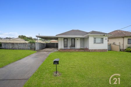 Newly Renovated 4 Bedroom Home&excl; - Photo 2