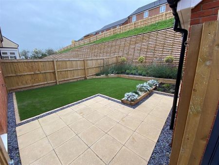 3 bedroom terraced house to rent - Photo 5