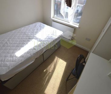 5 bedroom semi-detached house to rent - Photo 2