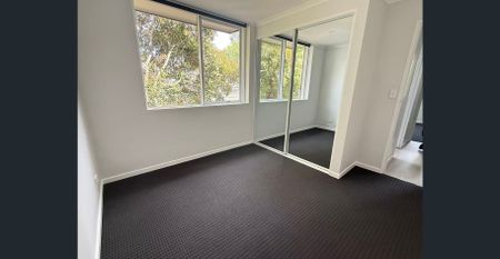 Fully renovated Two-Bedroom Apartment at a prime location - Photo 4