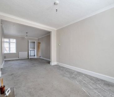 3 bedroom end of terrace house to rent - Photo 2