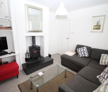 2 bedroom semi-detached house to rent - Photo 2