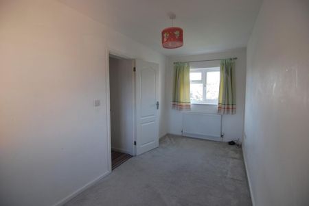 4 bedroom semi-detached house to rent - Photo 4