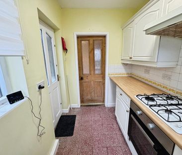 2 bedroom terraced house to rent - Photo 2