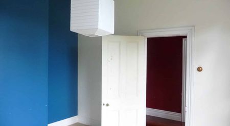 FOUR BEDROOMS - WEST END - Photo 5