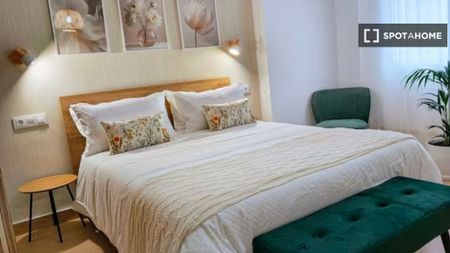 2 room luxury Flat for rent in Granada, Spain - Photo 5