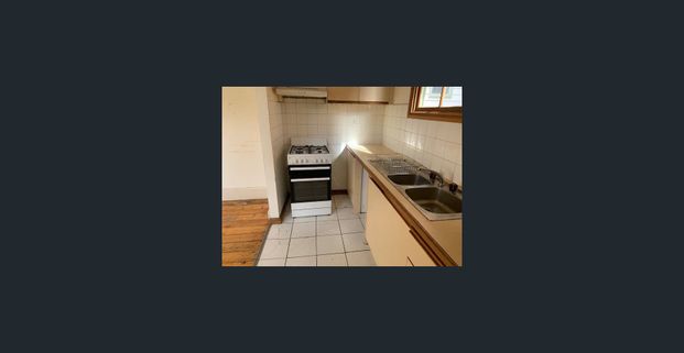 2 OR 3 BEDROOM VICTORIAN HOME - 7 - 8 Month Lease - Photo 1