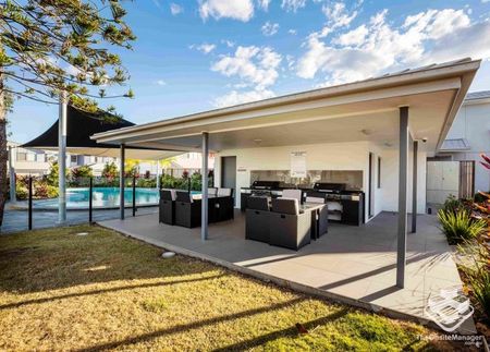 Modern & Low-Maintenance Living in Prime Runcorn Location - Photo 4