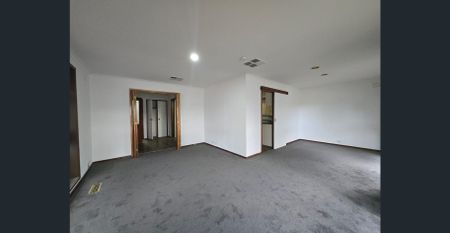 Stylish 4-Bedroom Family Home in Prime Location - Photo 4