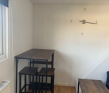 Room in a Shared House, Lyndhurst Avenue, SW16 - Photo 3