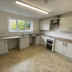 4 bedroom detached house to rent - Photo 2