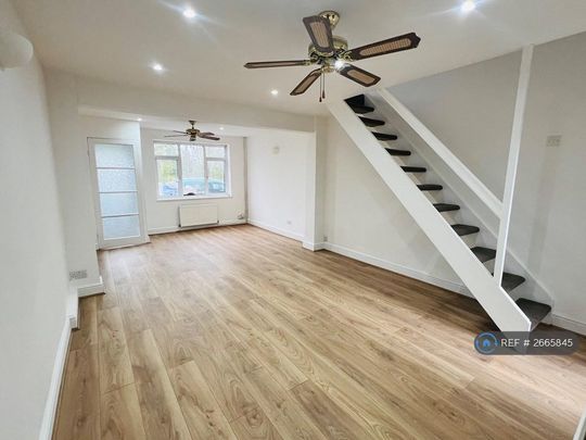 2 bedroom terraced house to rent - Photo 1