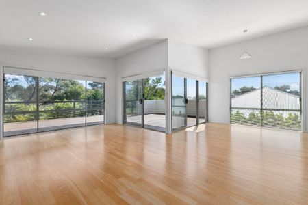 Luxury Home Opposite the Park! - Photo 3