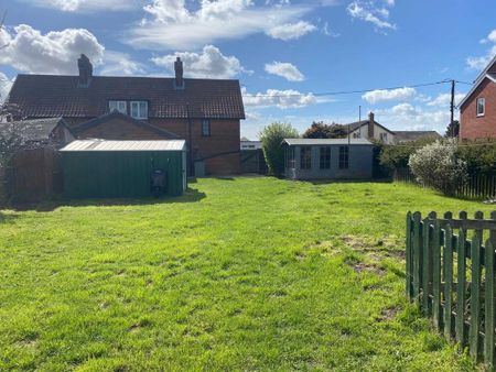 3 bedroom semi-detached house to rent - Photo 3