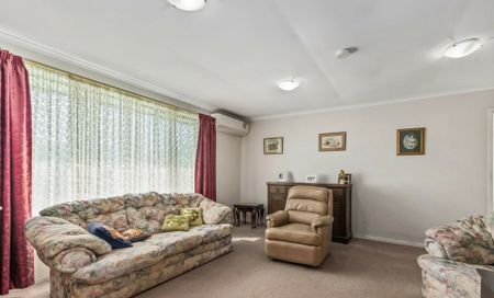 LARGE FAMILY HOME IN WILLASTON - Photo 3