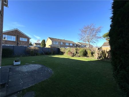 Available now, 80 Beckwith Crescent is a spacious four bedroomed, detached property conveniently situated on the popular south side of Harrogate. - Photo 5