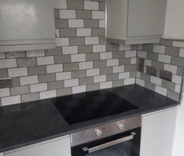 2 Bed Terraced House, Devon Road, IG11 - Photo 2