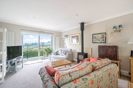 4 bedroom detached house to rent - Photo 2