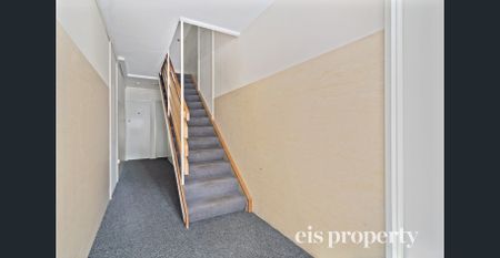 Prestigious Sandy Bay Apartment - Photo 3