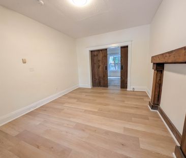 Spacious 1 Bedroom Apartment in Downtown Hamilton!! - Photo 2