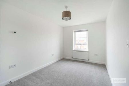 Blackbird Road, Yapton, Arundel, West Sussex, BN18 - Photo 2