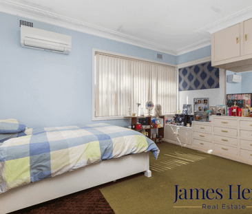 🏡 Four-Bedroom Brick Home in Peaceful Tarro 🌳 - Photo 6