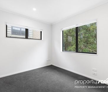 3 Bedroom in Mangere - Photo 2