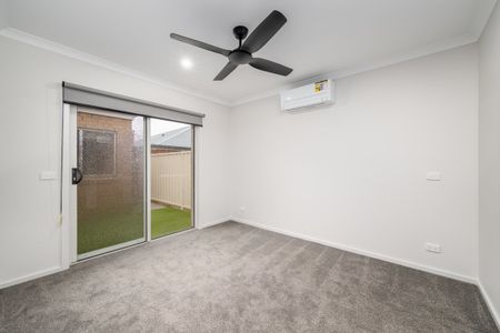 Stunning Brand New 3 Bedroom Home in Kialla! - Photo 4