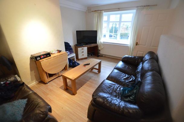 4 bedroom semi-detached house to rent - Photo 1