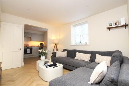 3 bedroom semi-detached house to rent - Photo 5