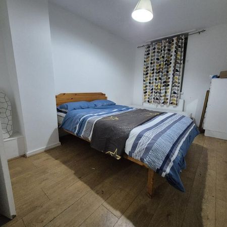 1 bedroom in a house share to rent - Photo 4