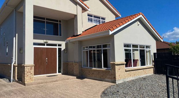 Large Executive Home - Photo 1