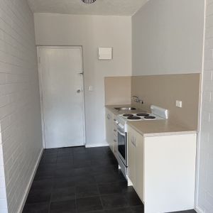 1 bedroom Unit in sought after location - Photo 3