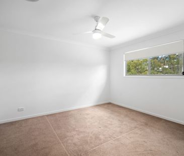 SPACIOUS 4 BEDROOM TOWNHOUSE IN QUIET COMPLEX - Photo 3