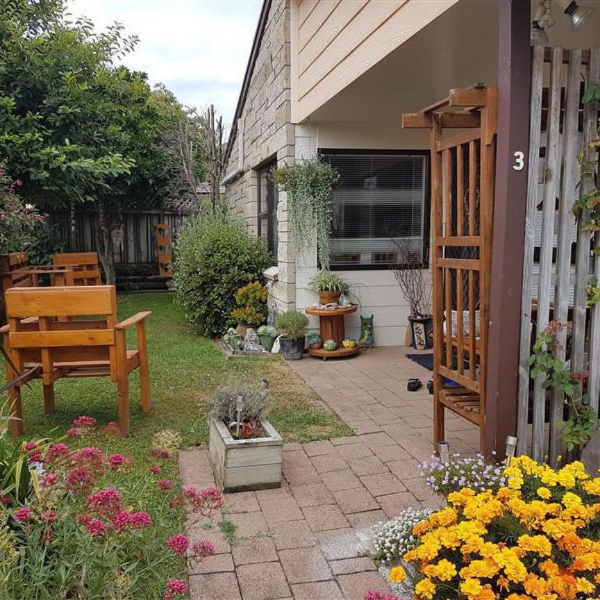 Tidy two bedroom townhouse - Photo 1