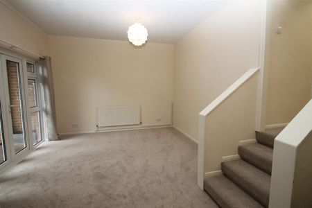 Cotswold Way, High Wycombe - Photo 2