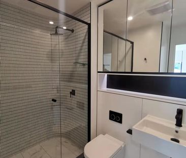 SPACIOUS ONE BEDROOM+STUDY ROOM+PARKING WITH BACKYARD Located In th... - Photo 4