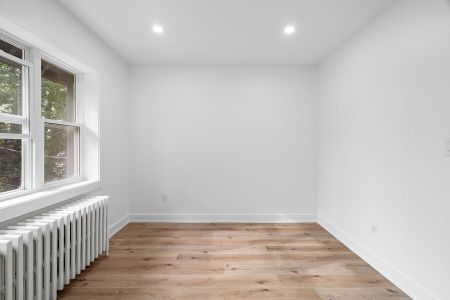 For Lease - 28 Strathgowan Avenue Unit# Upper, Toronto, Ontario - Photo 4