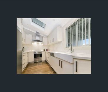 3-Bedroom Family Home with Double Garage – Prime Granville Location - Photo 4