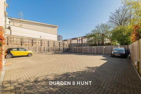 Highfield Place, High Street, Ongar - Photo 2