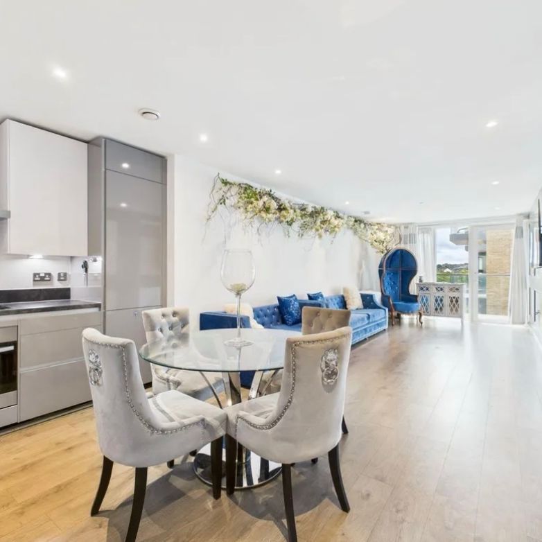 2 Bed Flat, Juniper Drive, SW18 - Photo 1