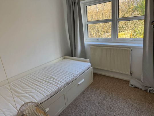 Price £1,800 pcm - Available Now - Part Furnished - Photo 1