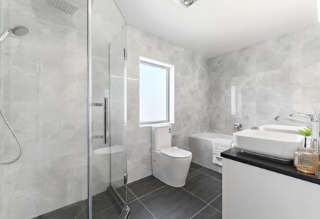 Modern Family Living With Space, Comfort & Style - Photo 3