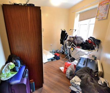 3 bedroom flat to rent - Photo 2