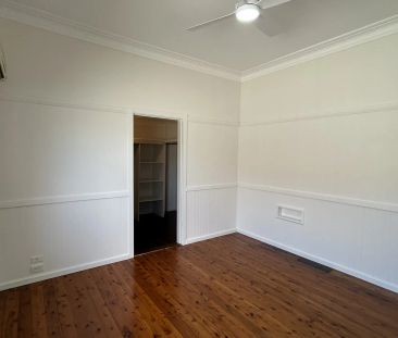 Renovated home close to everything! - Photo 2