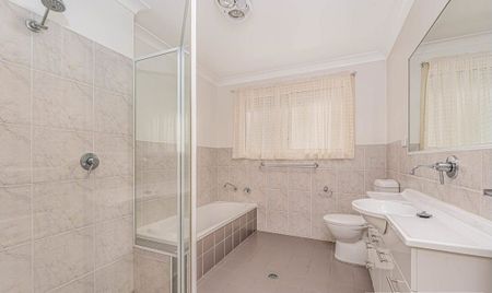 Large & Spacious Home - Photo 3